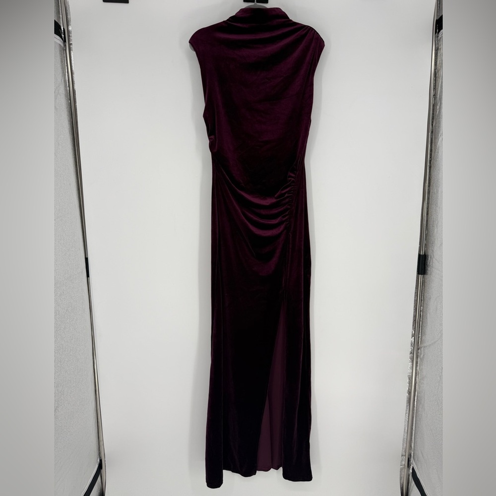 Club L London LONG BURGUNDY VELVET DRESS WITH HIGH NECK AND SIDE SLIPPING size 8 - Picture 7 of 15